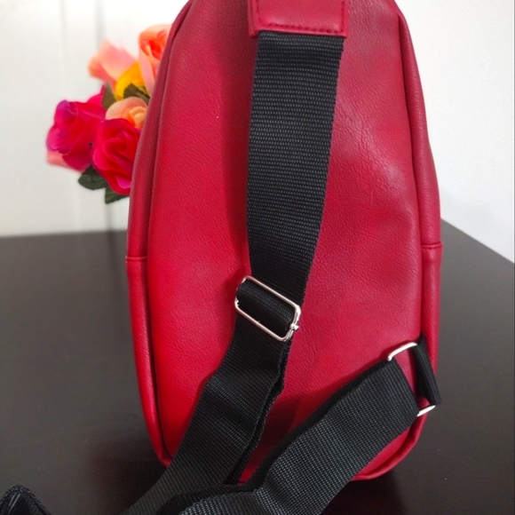 Red Pouch Pack - Picture 4 of 8